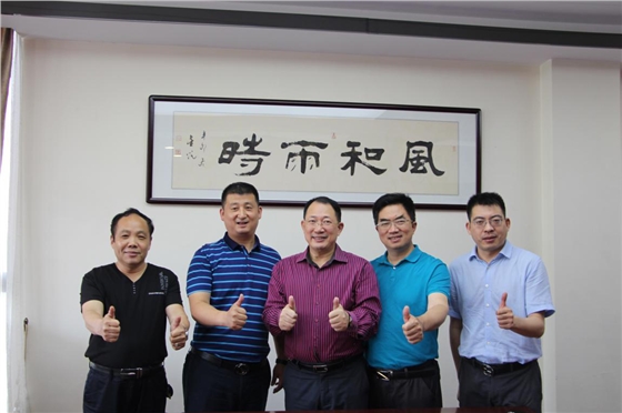 央視財經(jīng)評論員單仁博士蒞臨偉誠萬(wàn)向，深度調研十字軸式萬(wàn)向聯(lián)軸器生產(chǎn)企業(yè)