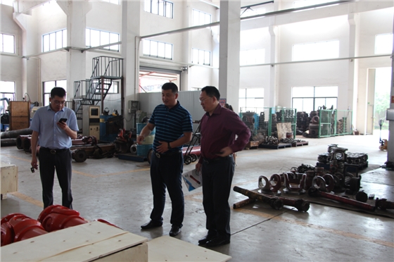 央視財經(jīng)評論員單仁博士蒞臨偉誠萬(wàn)向，深度調研十字軸式萬(wàn)向聯(lián)軸器生產(chǎn)企業(yè)