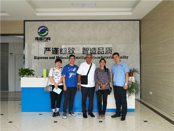 墨西哥客戶(hù)來(lái)偉誠萬(wàn)向軸考察 墨西哥客戶(hù)來(lái)偉誠萬(wàn)向軸考察