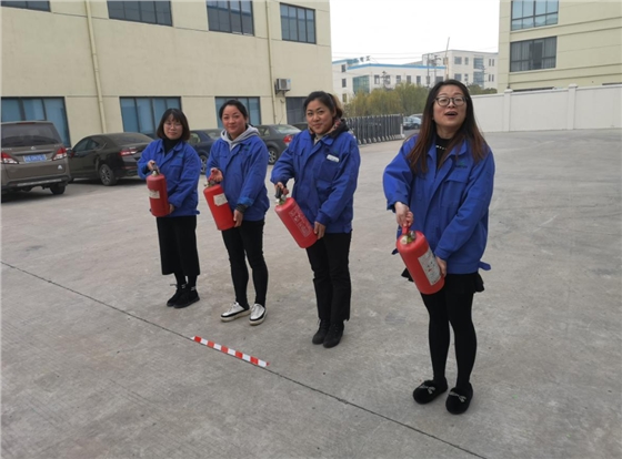 偉誠萬(wàn)向消防演練 偉誠萬(wàn)向消防演練